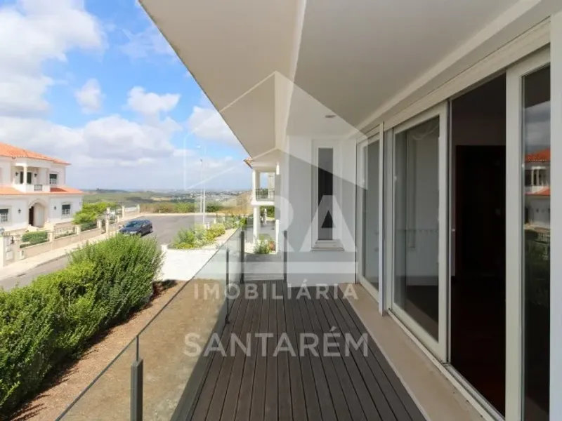 Moradia T6 com Piscina no Centro da Cidade Santarém