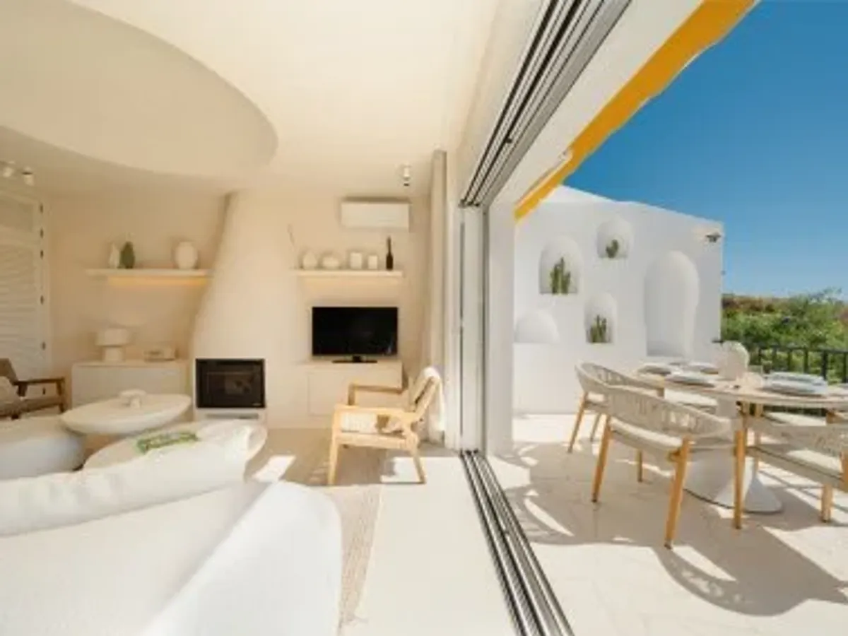 Modern townhouse with private heated pool near Cabopino beach, Artola