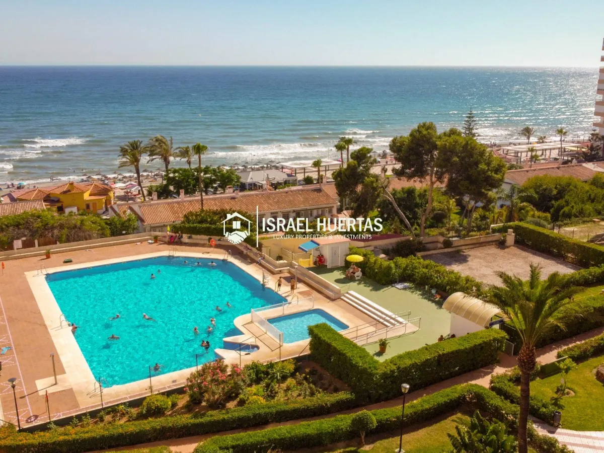 Apartamento en venta en Centro Internacional, Torrox Costa, 2 dormitorios y vistas al mar
