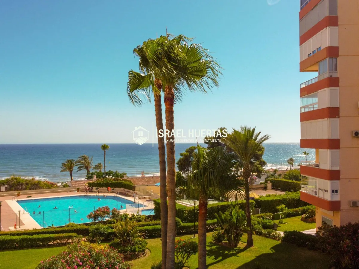 Apartamento en venta en Centro Internacional, Torrox Costa, 2 dormitorios y vistas al mar