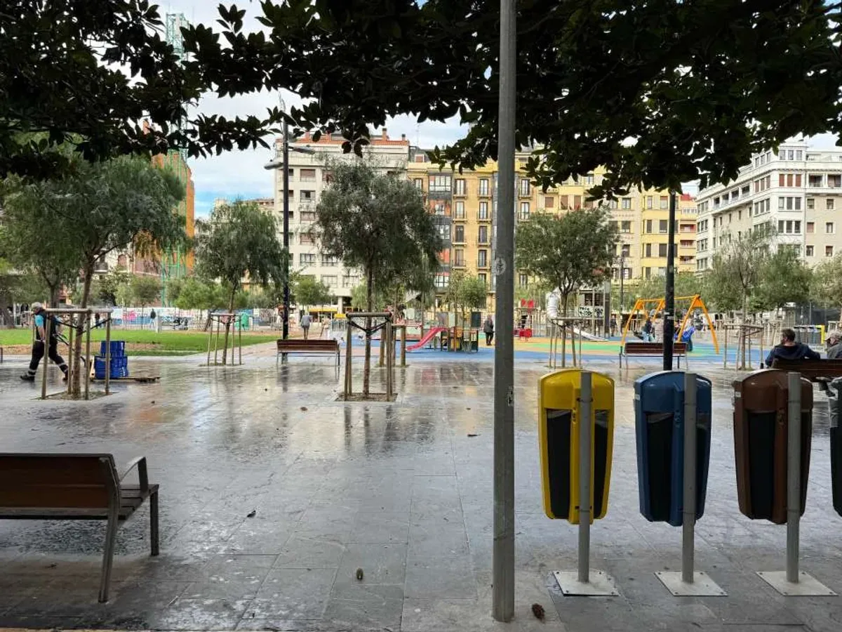 Gros, Plaza Cataluña. Muy comercial.