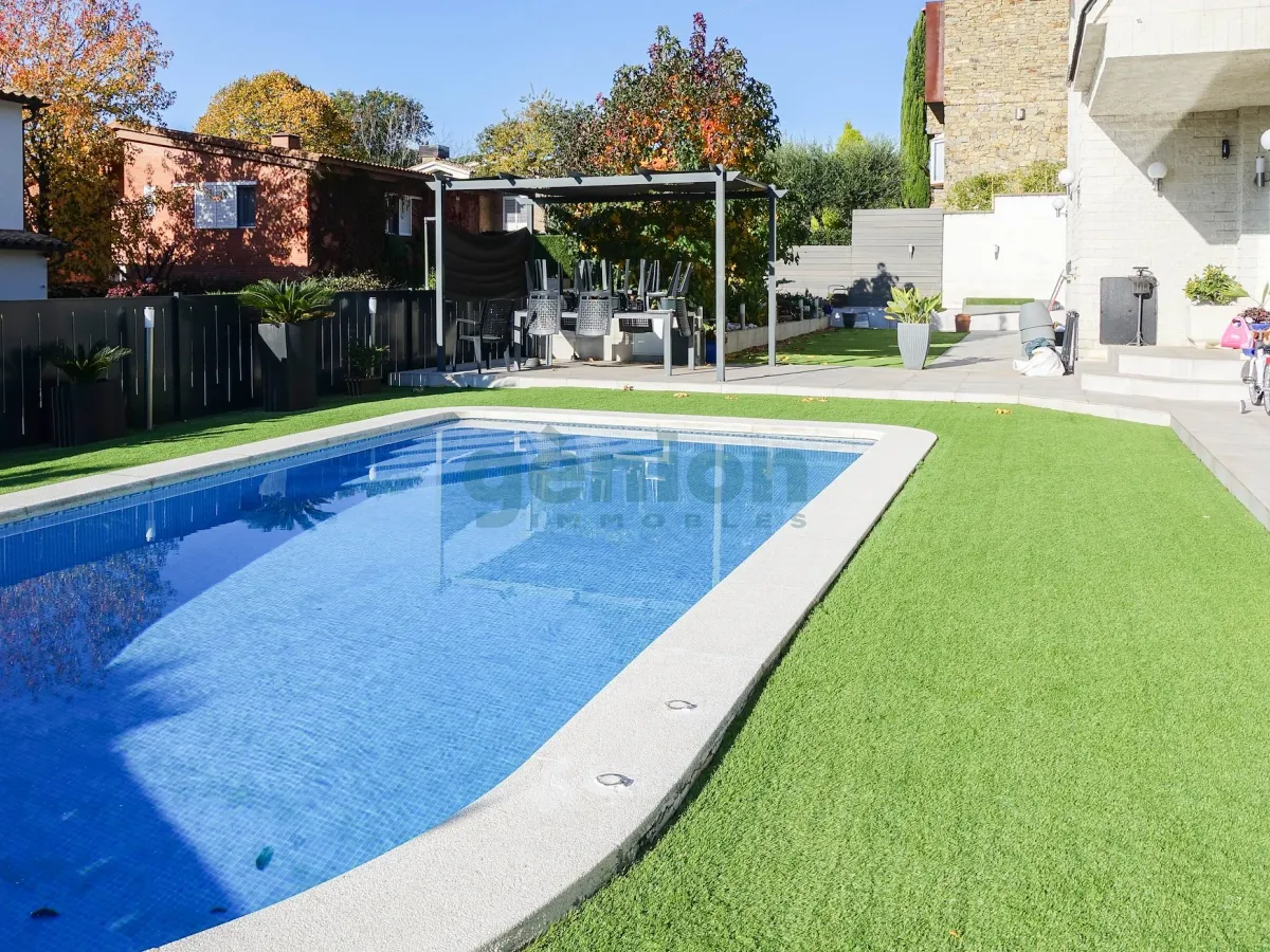 CASA CANTONERA A TORRES DE PALAU II. 601M² DE PARCEL.LA I 317M² CONSTRUITS