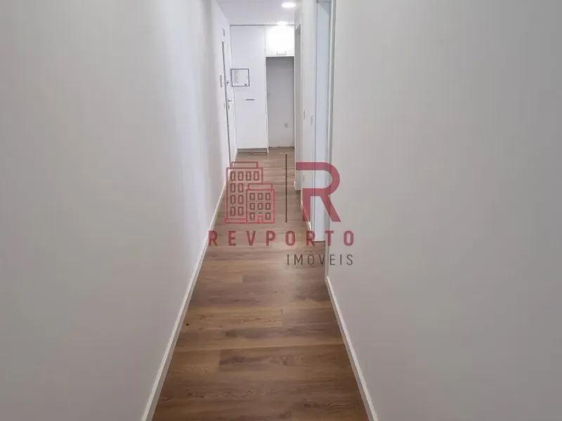 Apartamento T2, Novo, com varanda e garagem dupla