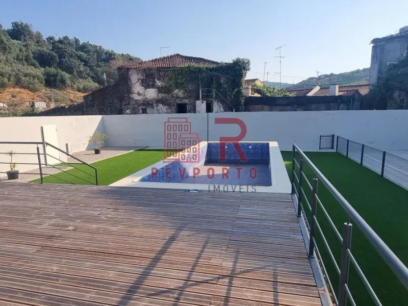 Apartamento T2, Novo, com varanda e garagem dupla