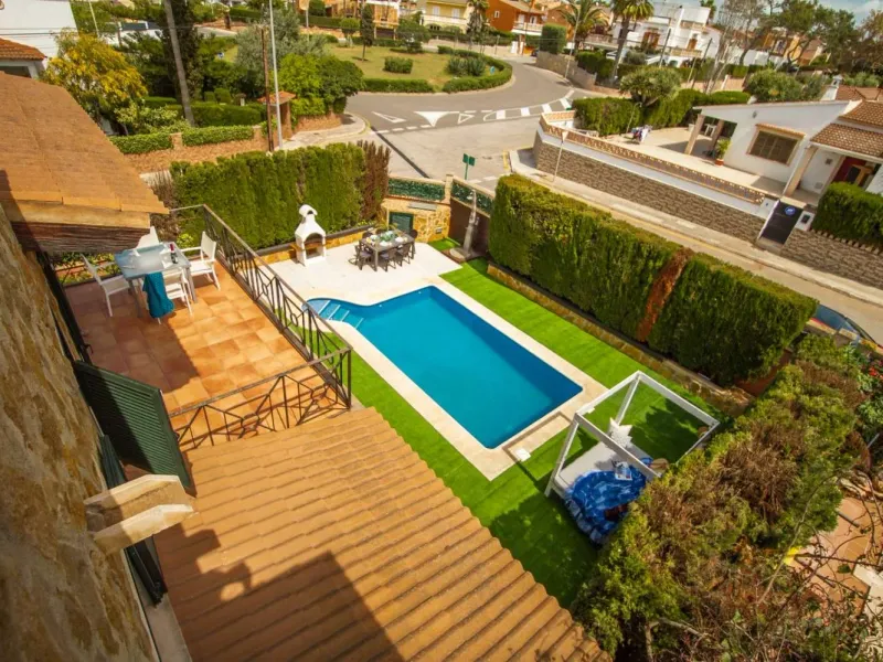 Chalet adosado en venta con piscina en Badia Gran