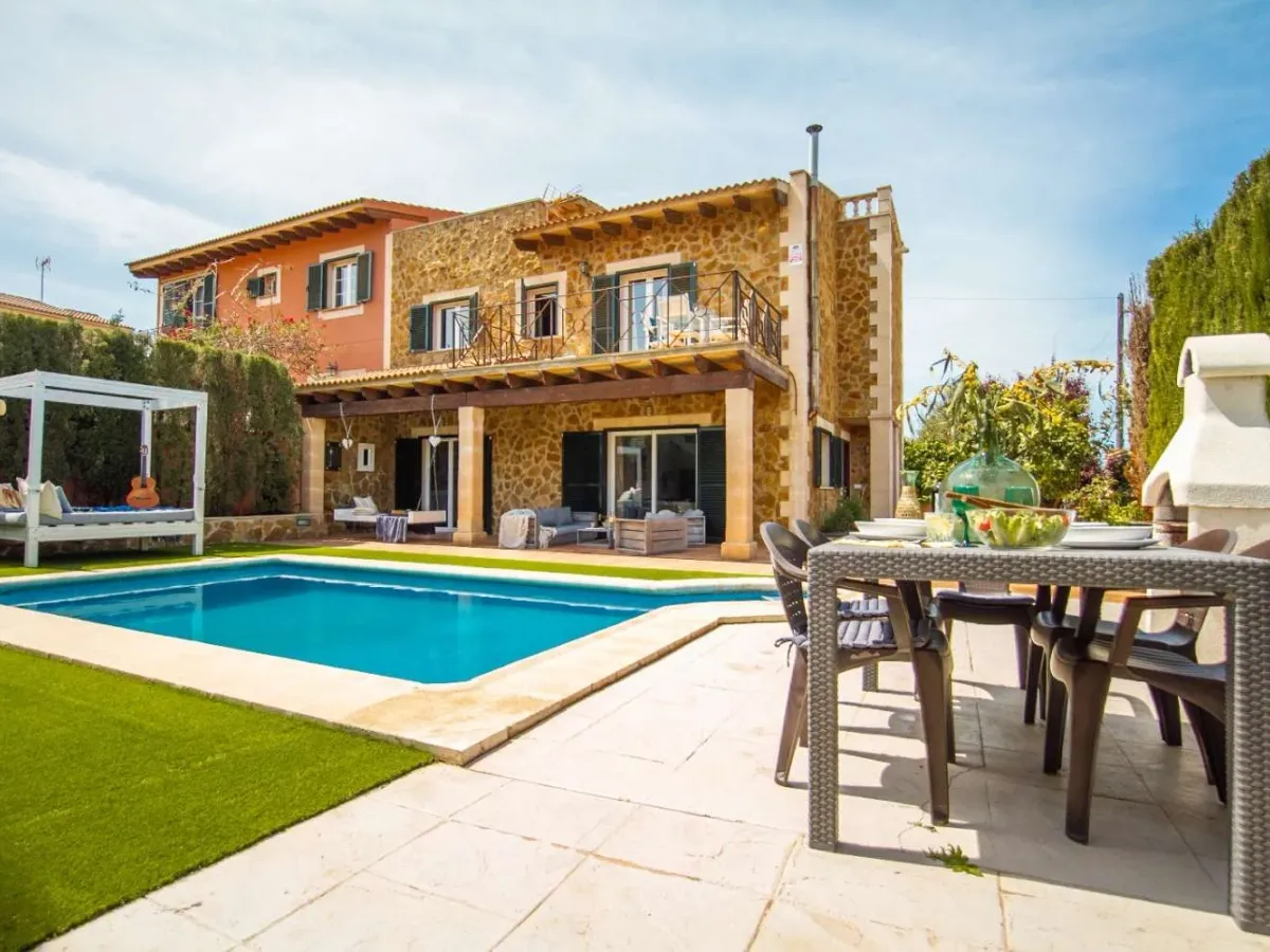 Chalet adosado en venta con piscina en Badia Gran