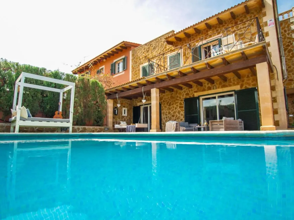 Chalet adosado en venta con piscina en Badia Gran