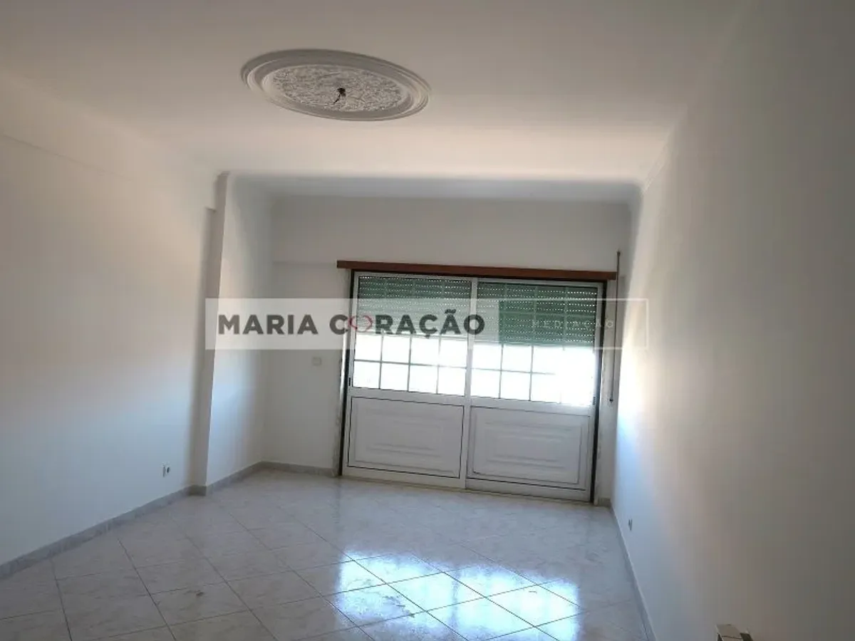 Apartamento T3 com Arrecadação