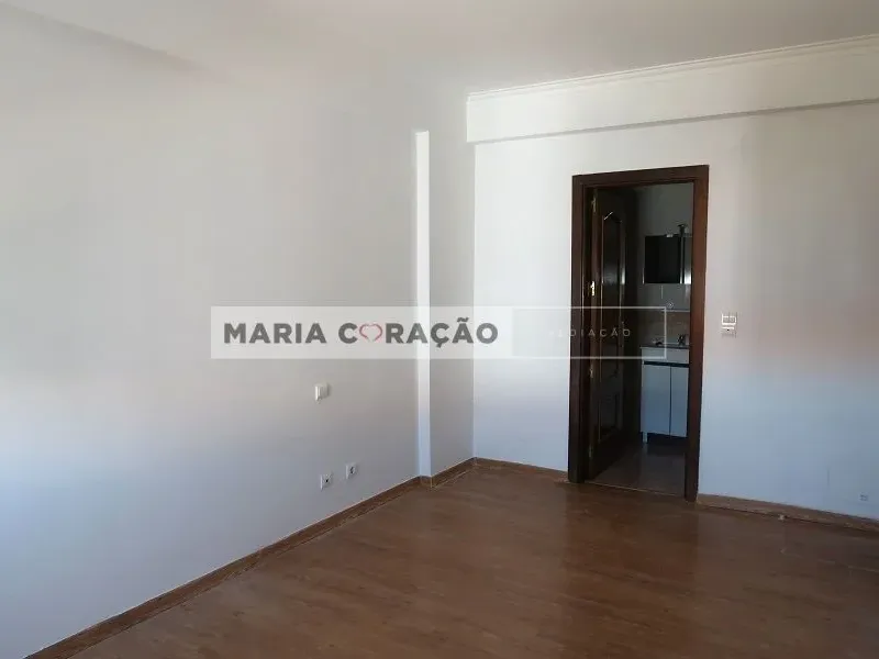 Apartamento T3 com Arrecadação