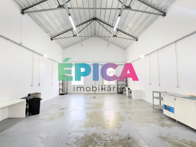 Armazém na rua do Açúcar Marvila