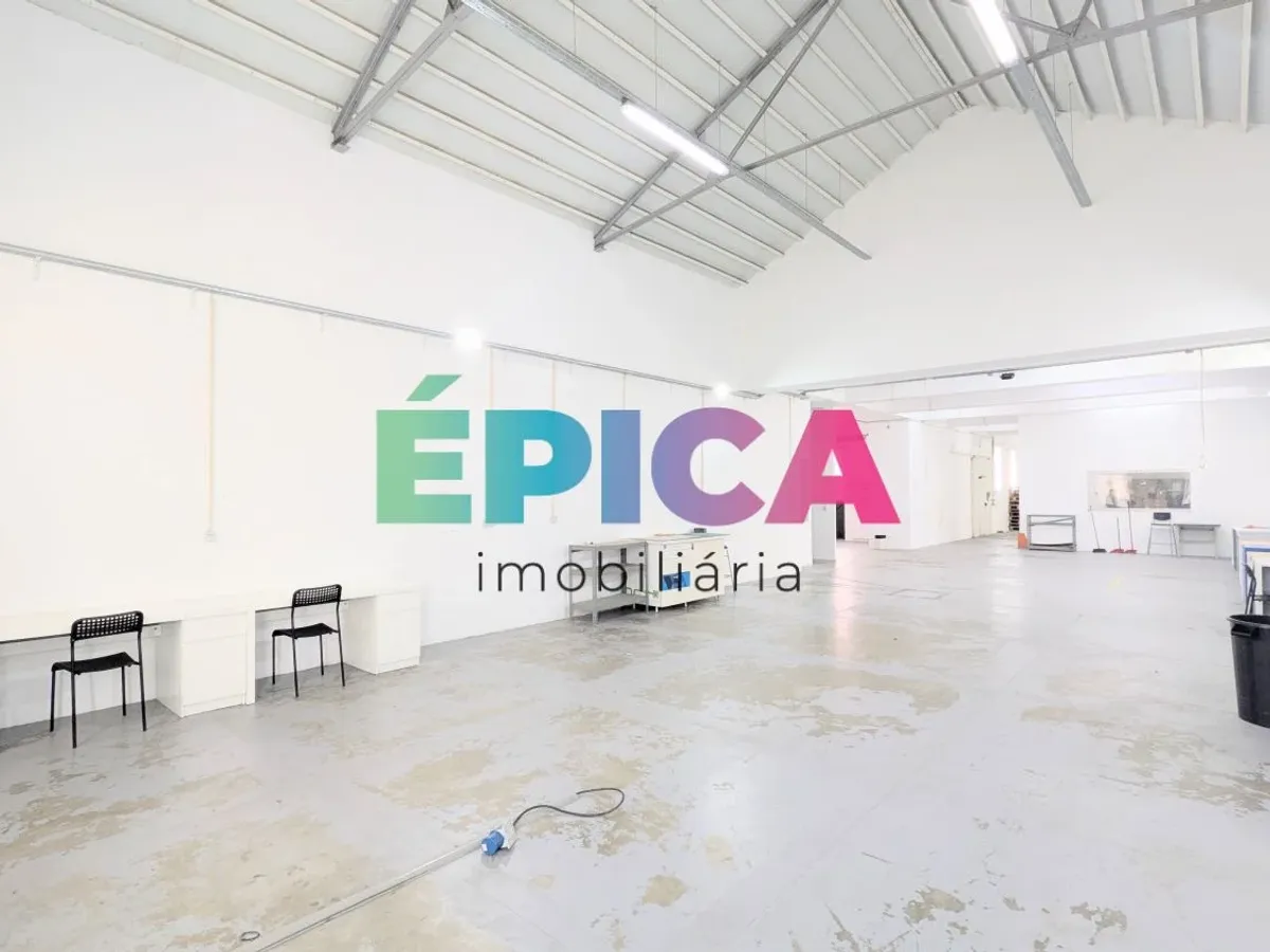 Armazém na rua do Açúcar Marvila