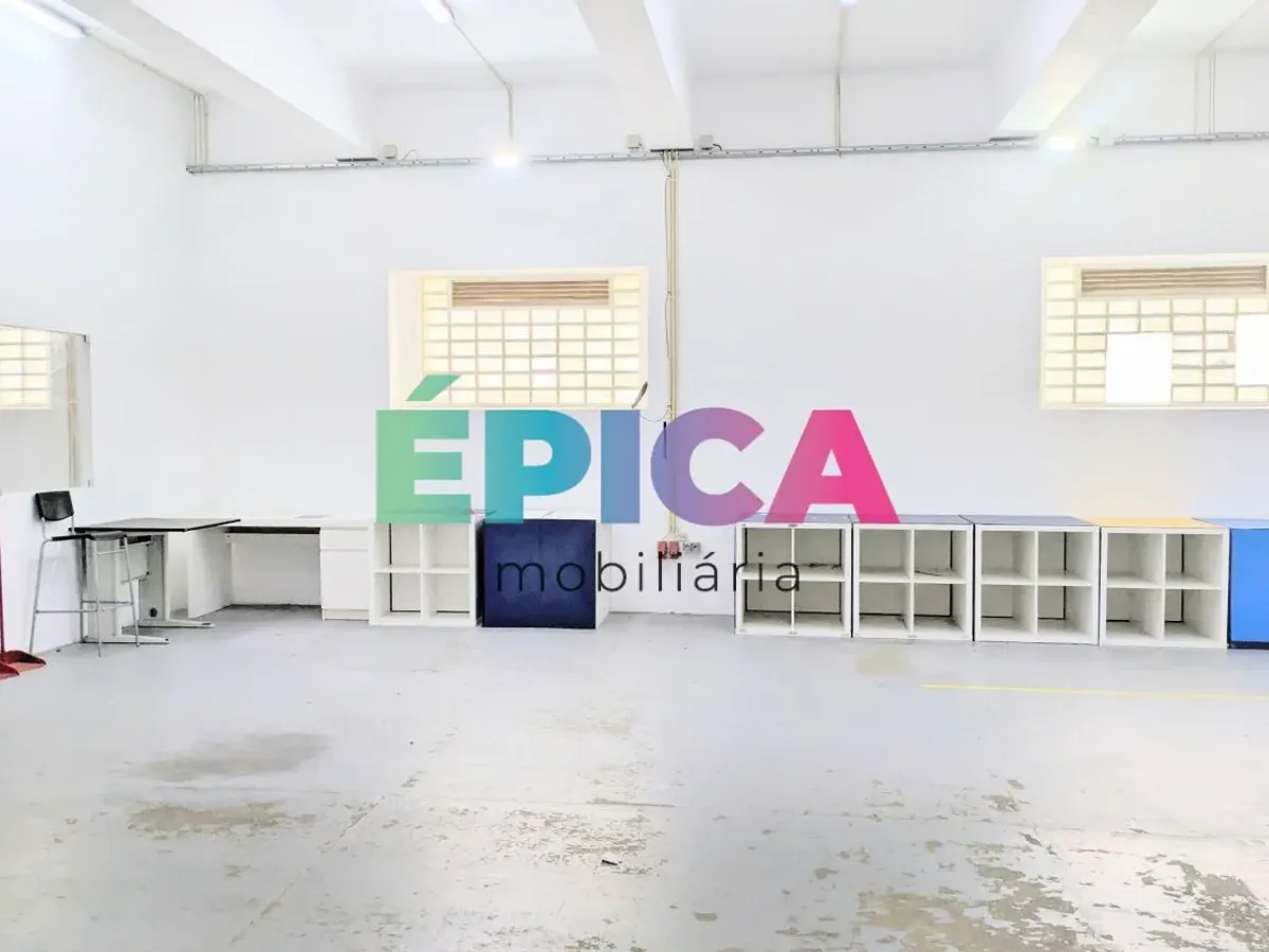 Armazém na rua do Açúcar Marvila