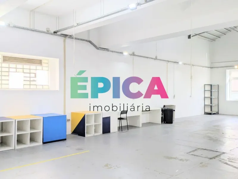 Armazém na rua do Açúcar Marvila