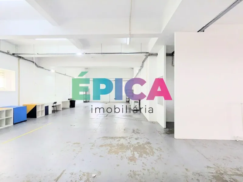 Armazém na rua do Açúcar Marvila