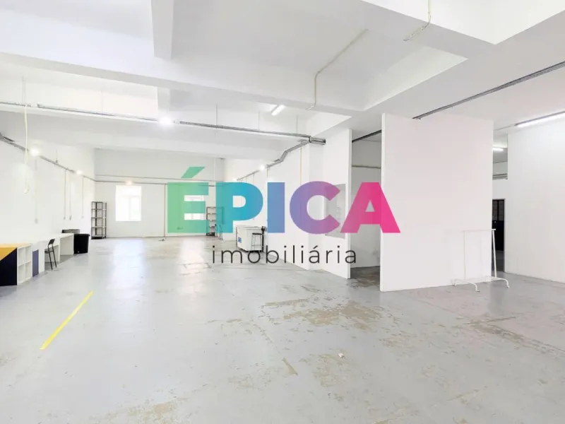 Armazém na rua do Açúcar Marvila