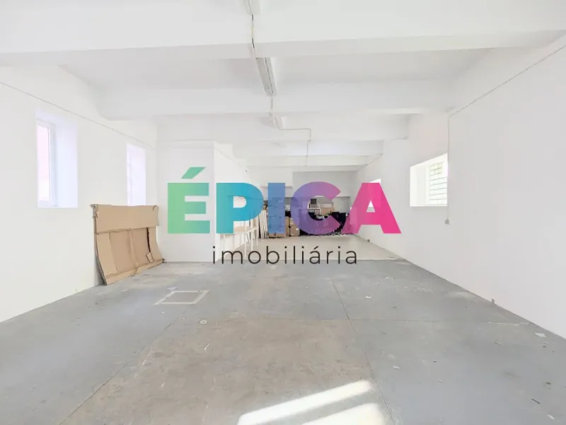 Armazém na rua do Açúcar Marvila