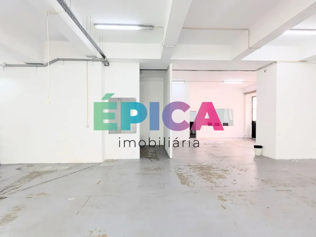 Armazém na rua do Açúcar Marvila