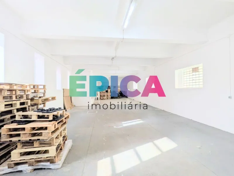 Armazém na rua do Açúcar Marvila