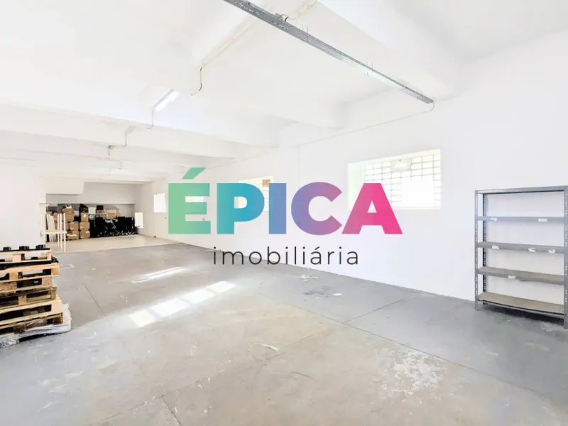 Armazém na rua do Açúcar Marvila