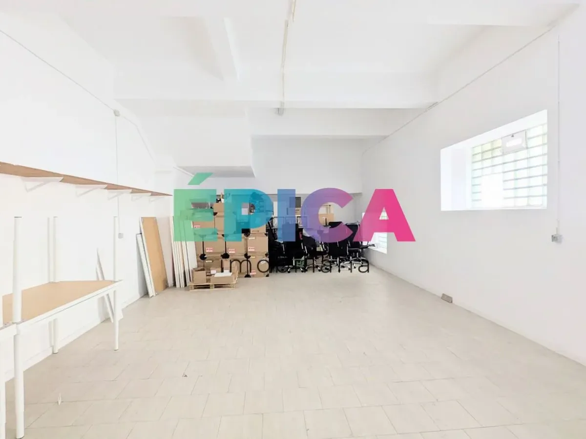 Armazém na rua do Açúcar Marvila