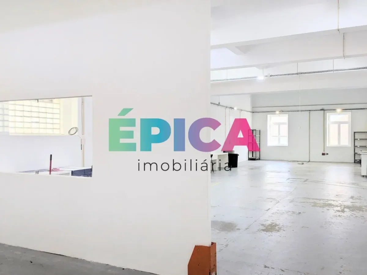 Armazém na rua do Açúcar Marvila