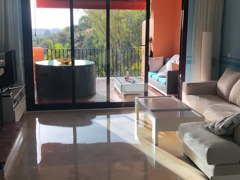 MIDDLE FLOOR APARTMENT