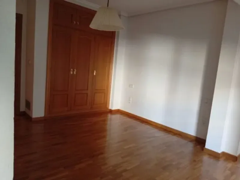 Piso en alquiler en Calle de Hernán Cortés