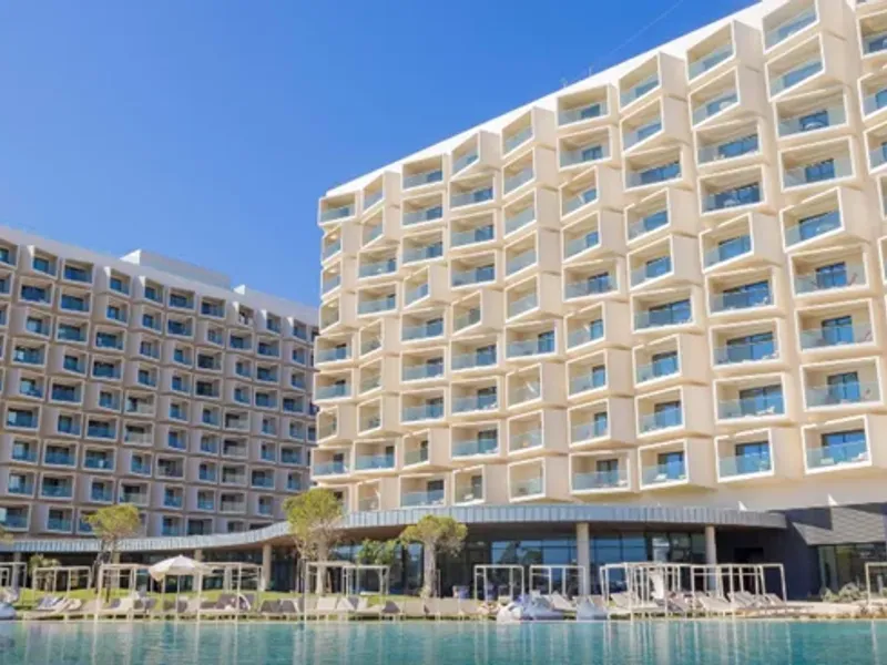 Luxury Apartment of Modern Elegance with Stunning Panoramic Ocean Views in Lagos – Algarve, For Sale!