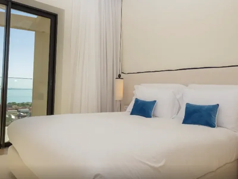 Luxury Apartment of Modern Elegance with Stunning Panoramic Ocean Views in Lagos – Algarve, For Sale!