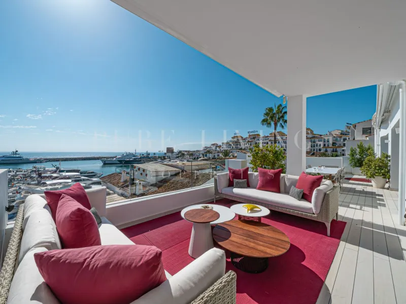 Luxurious beachside penthouse with stunning sea views in Puerto Banus