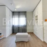 FANTÁSTICO ÁTICO SEMI-AMUEBLADO CON TERRAZA EN TRES TORRES 9