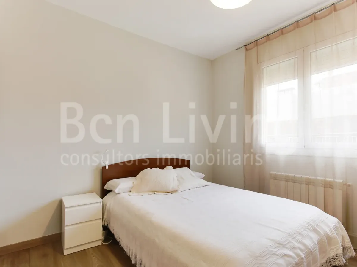 FANTÁSTICO ÁTICO SEMI-AMUEBLADO CON TERRAZA EN TRES TORRES