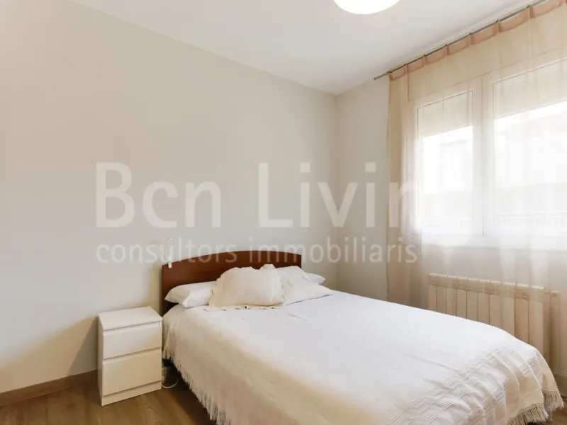 FANTÁSTICO ÁTICO SEMI-AMUEBLADO CON TERRAZA EN TRES TORRES