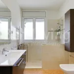 FANTÁSTICO ÁTICO SEMI-AMUEBLADO CON TERRAZA EN TRES TORRES 16