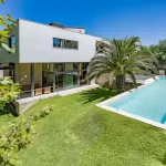 Colonia de Puerta de Hierro, modern independent villa on plot of 1.000m2 1