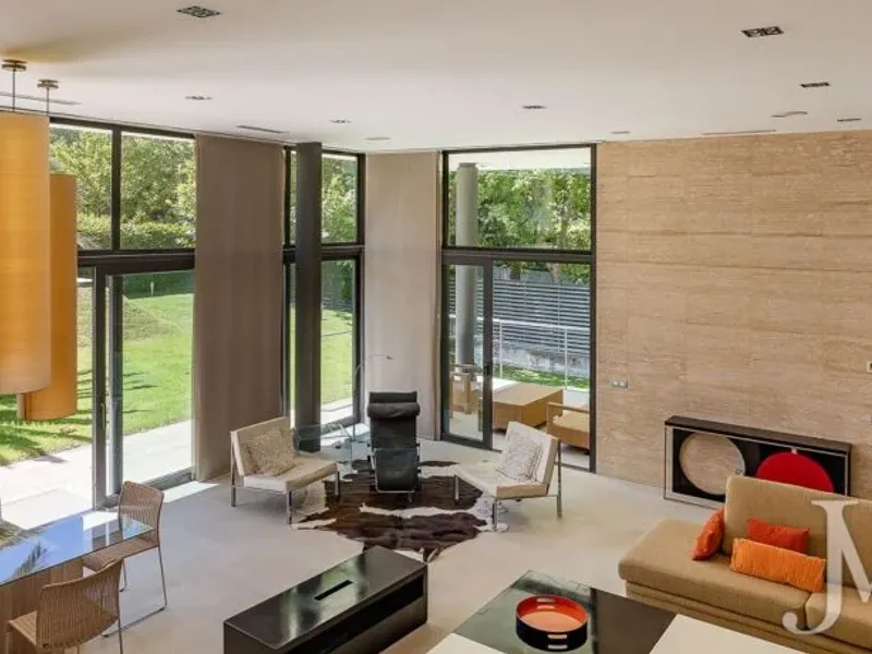 Colonia de Puerta de Hierro, modern independent villa on plot of 1.000m2