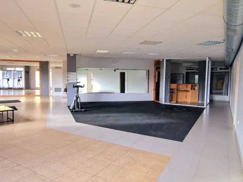 Local adaptado para un gimnasio en Obispo Romero s/n