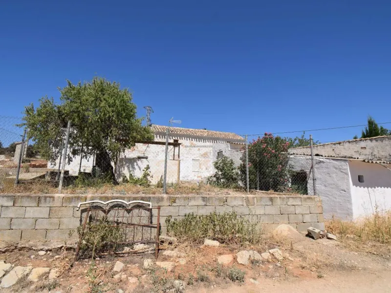 House for sale in Algarinejo