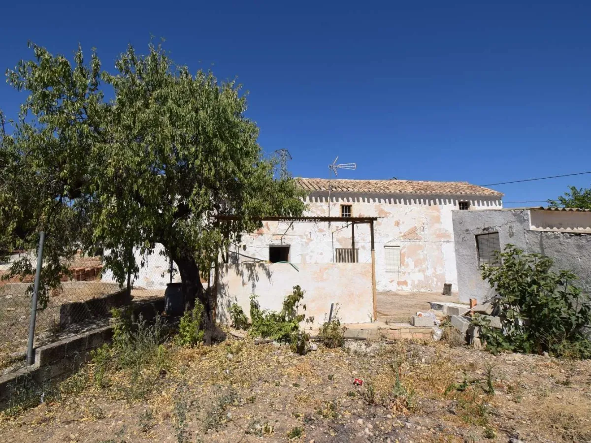 House for sale in Algarinejo