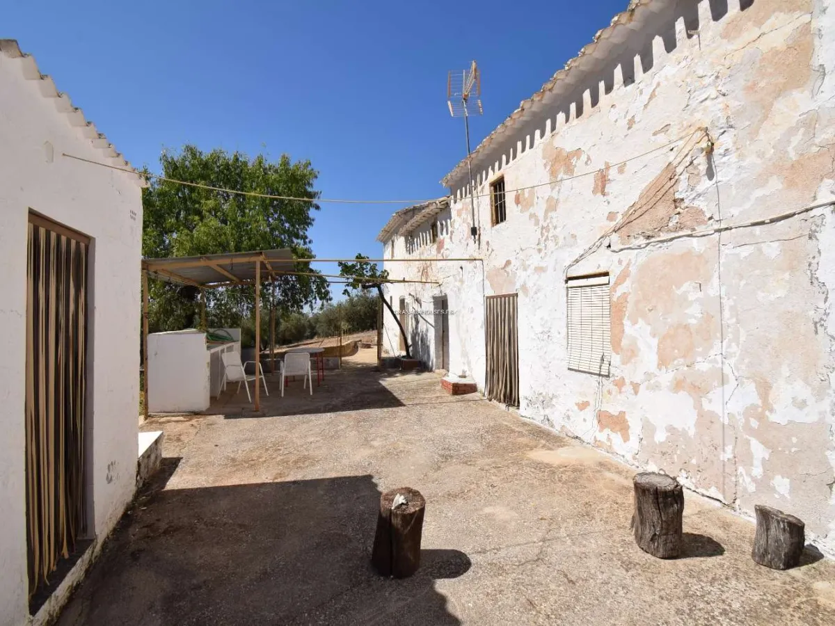 House for sale in Algarinejo