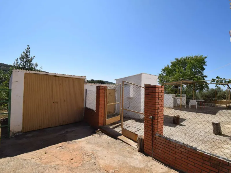 House for sale in Algarinejo