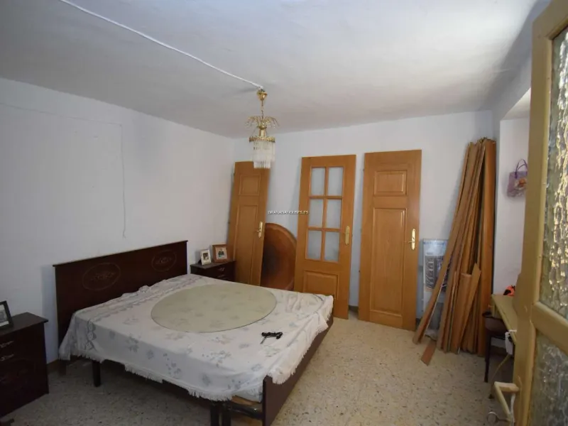 House for sale in Algarinejo