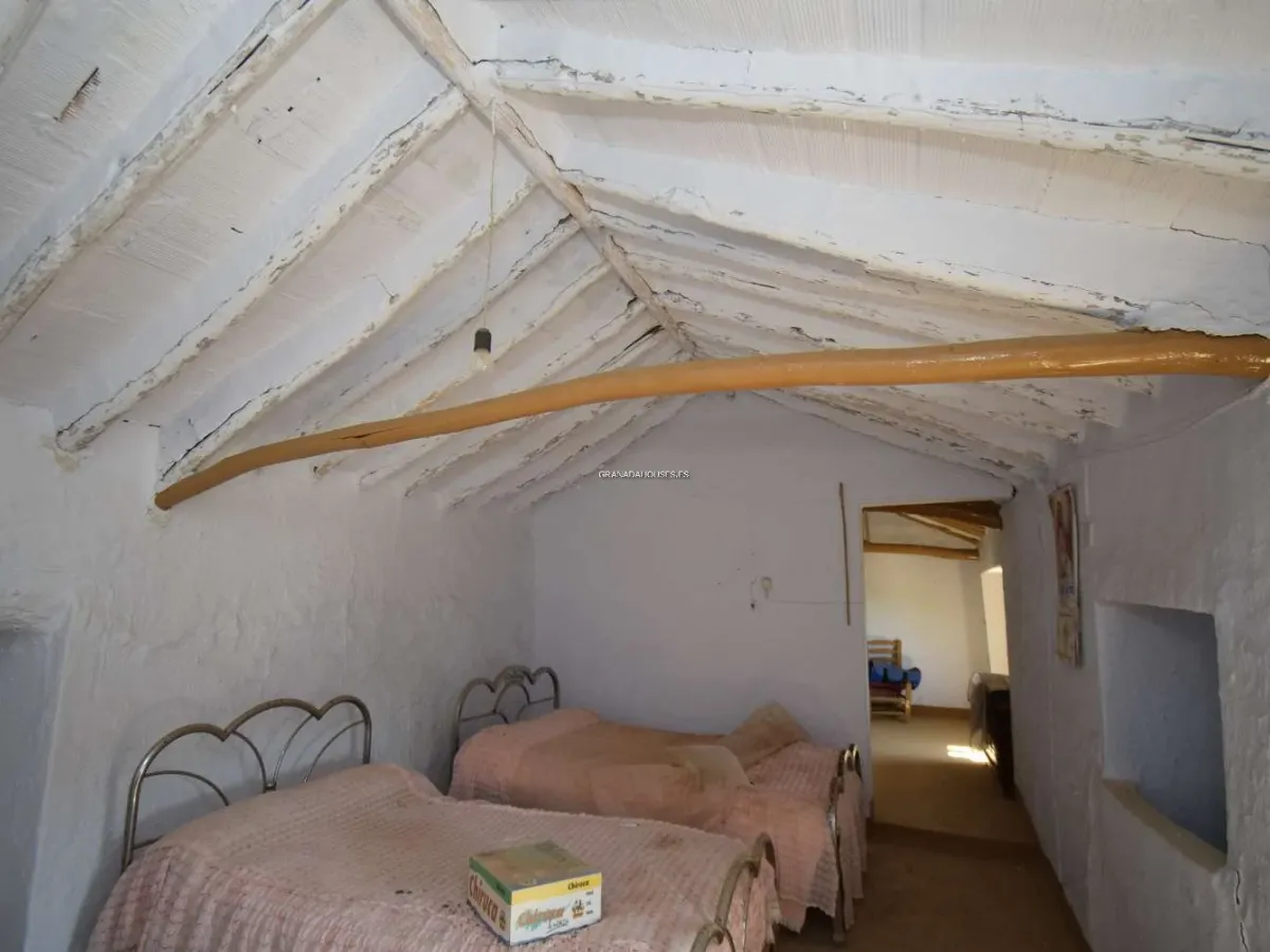 House for sale in Algarinejo