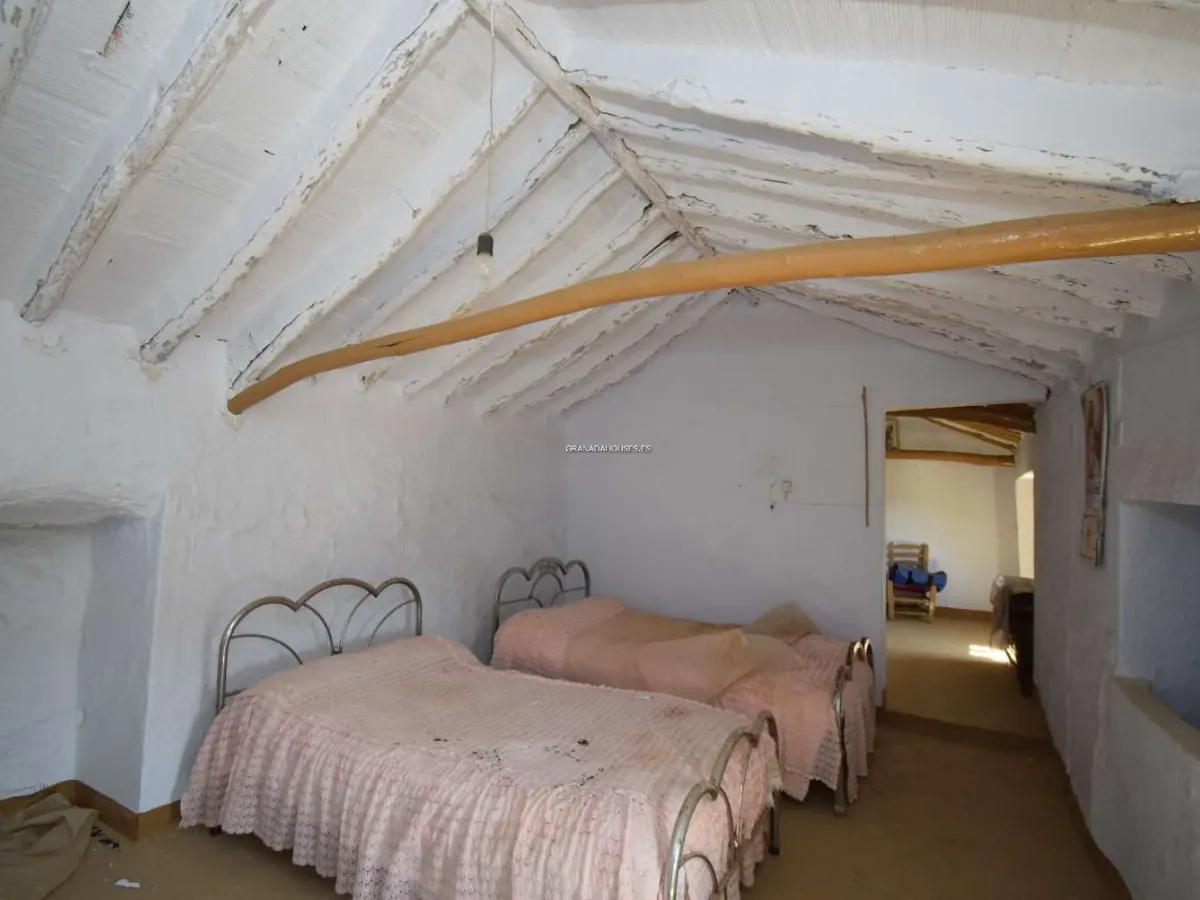 House for sale in Algarinejo