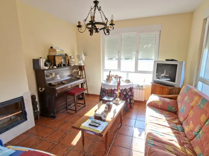 Bonito chalet independiente con piscina y garaje en Morales de Vino