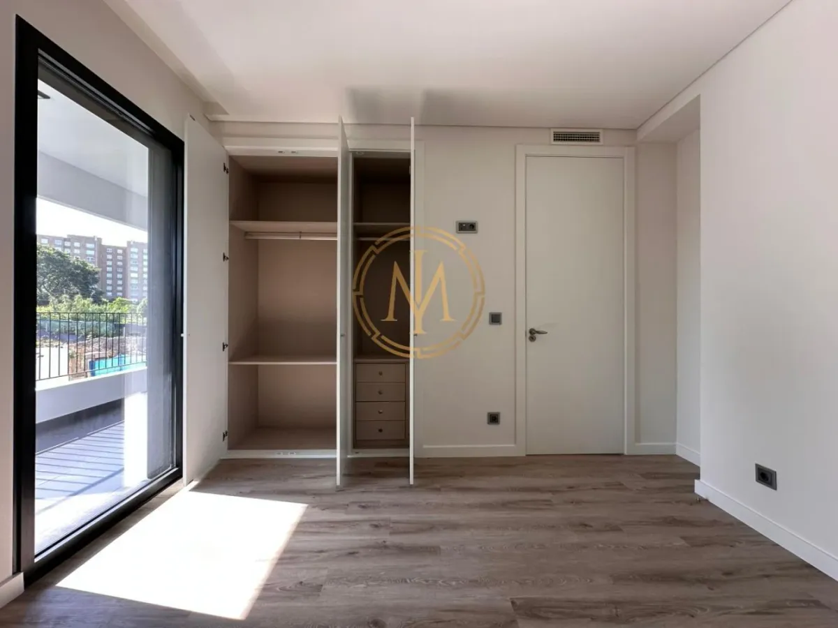 T3 com 2 lugares de garagem ao lado do Museu de Serralves