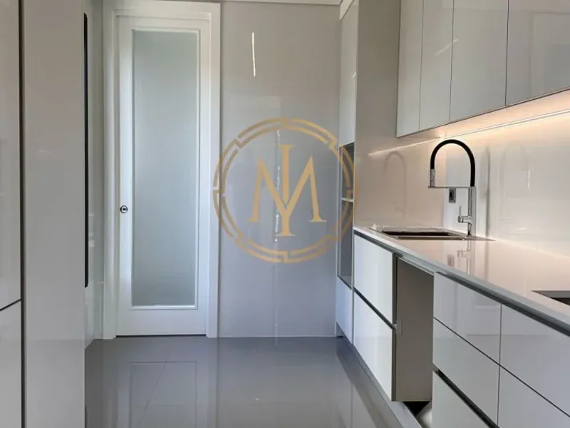 T3 com 2 lugares de garagem ao lado do Museu de Serralves