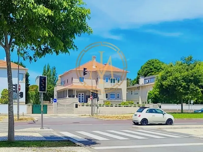 T3 com 2 lugares de garagem ao lado do Museu de Serralves