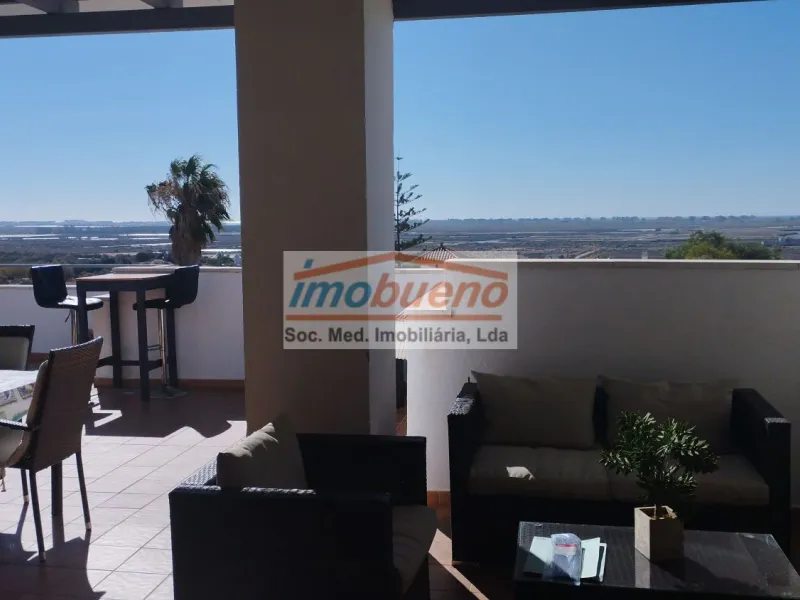 T3 + Terraço 60 m2 + Estacionamento