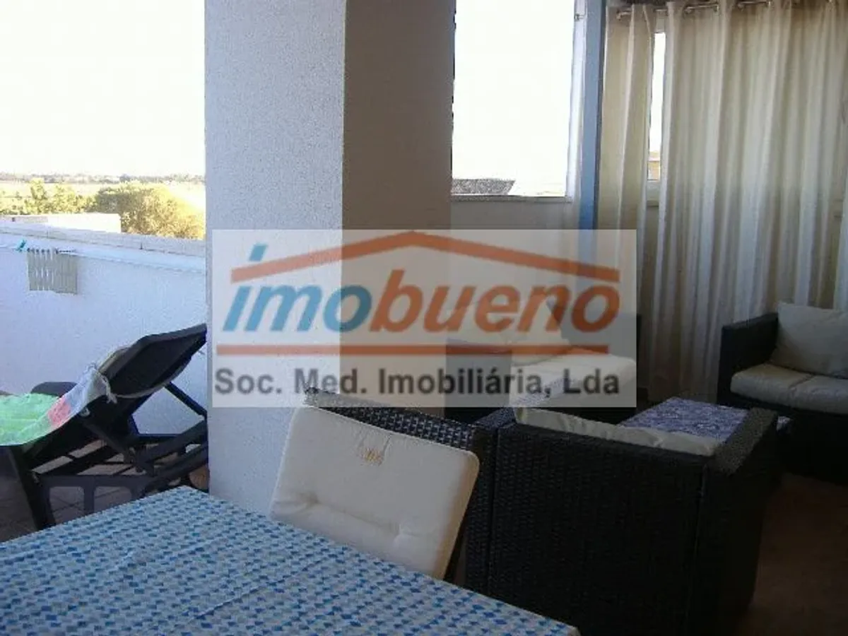 T3 + Terraço 60 m2 + Estacionamento